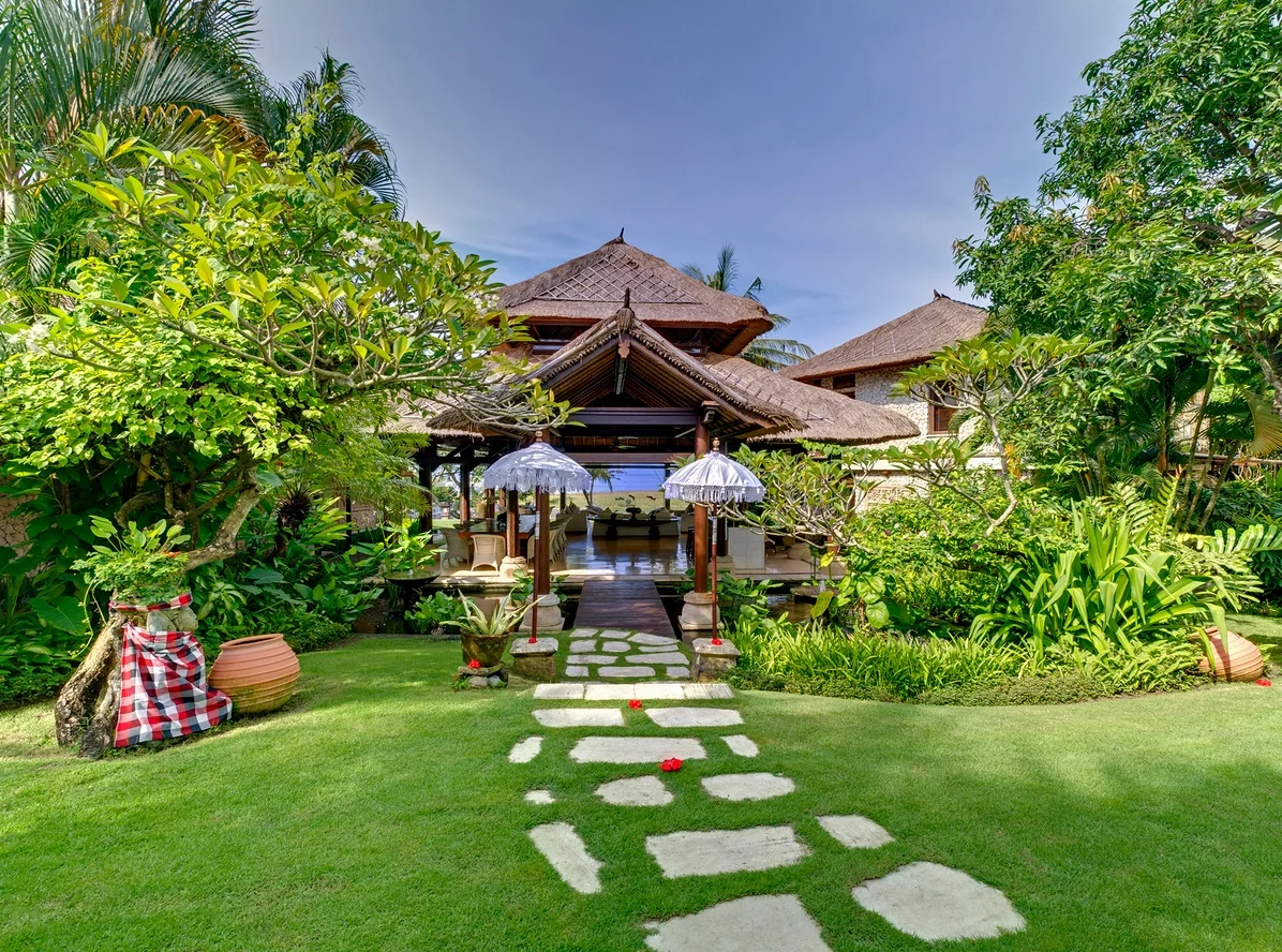 6-Bedroom Oceanfront Estate – Steps to Echo Beach, Canggu – BVI4233 — image 8