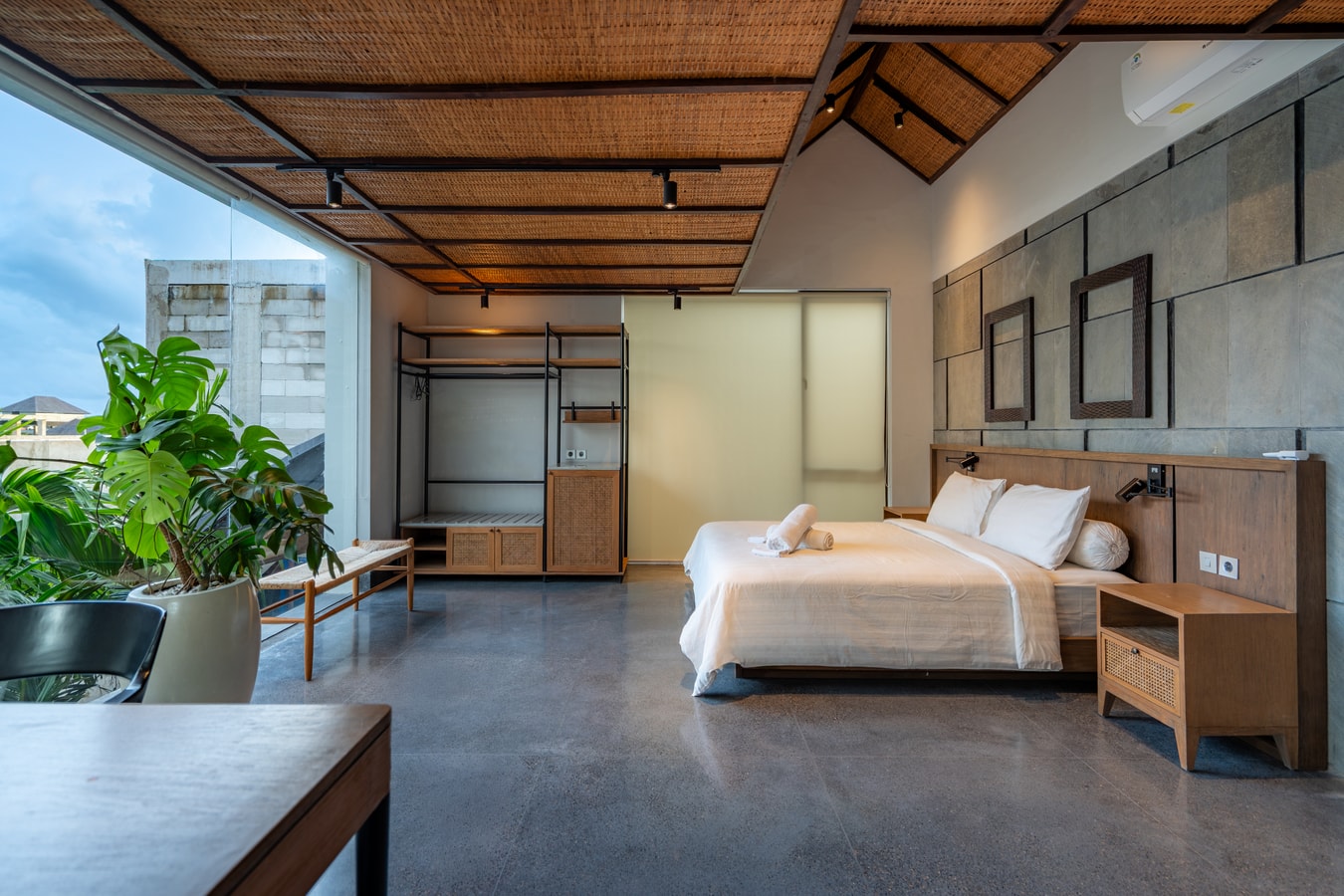 Hollow - 5BR Villa with Pool and Rooftop, Canggu in Canggu, Bali — image 7