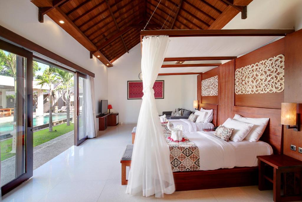 Sunny Beachside Haven 4 Bedroom Private Villa in Jimbaran — image 4