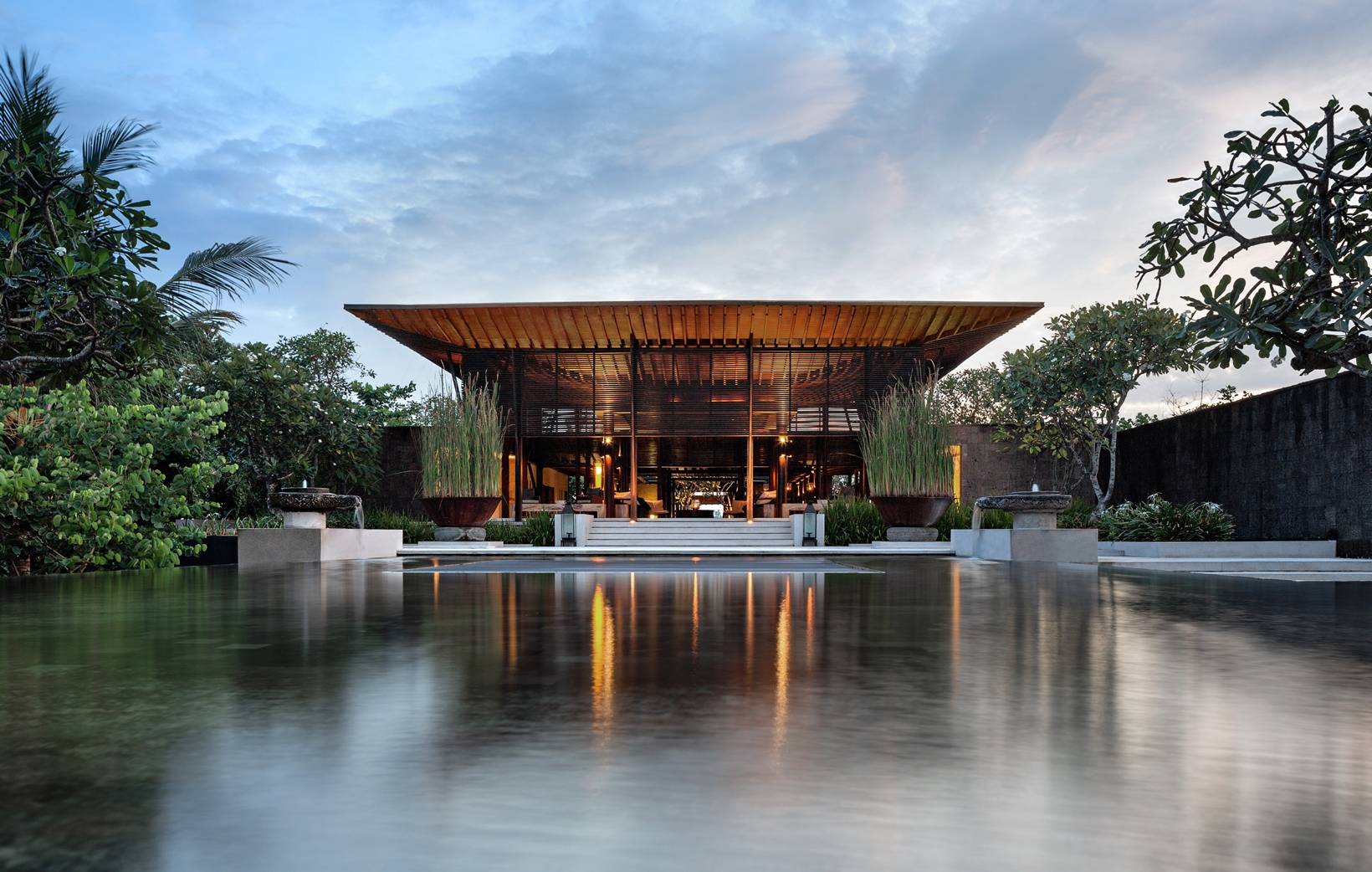 6 Bedrooms Beachfront Villa in tabanan — image 4