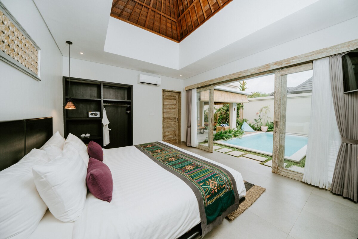 Stylish Beachside Nook 1 Bedroom Private Villa in Canggu — image 3