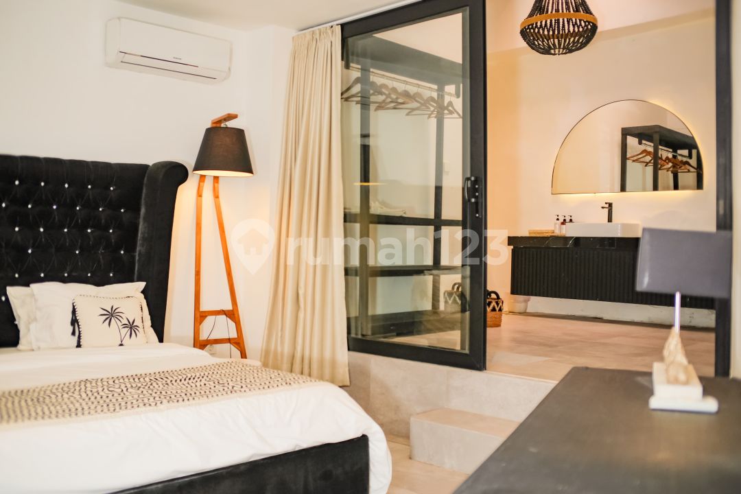 3-Bedroom Villa in Kerobokan with Swimming Pool and Wifi, 6 Minutes to SLK School — image 8