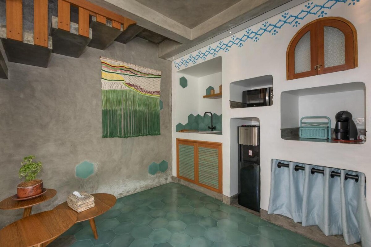 Teakwood Lush Retreat 2 Bedroom Private Villa in Canggu — image 7