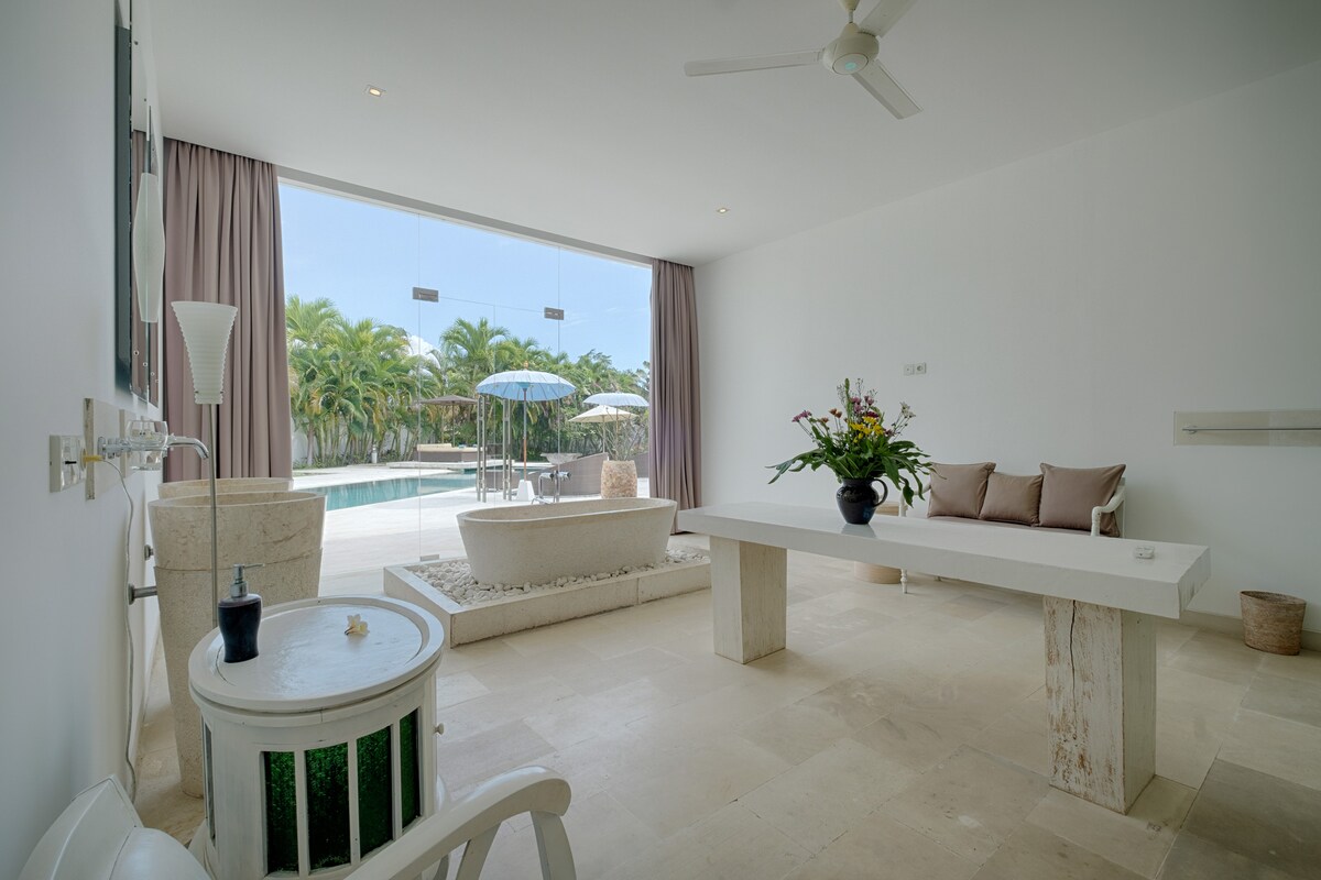 Luminous White Sanctuary 3 Bedroom Private Villa in Canggu — image 11