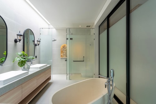 Deneva 5 - Pool & Bathtub Villa, Near Beaches in Canggu, Bali — image 8