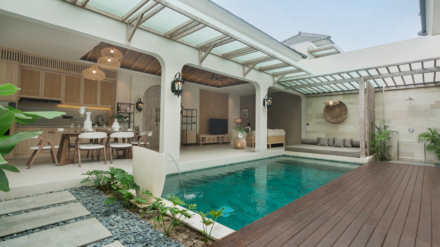 Deneva 8 - Bathtub & Pool Villa, Near Berawa Beach in Canggu, Bali — image 3
