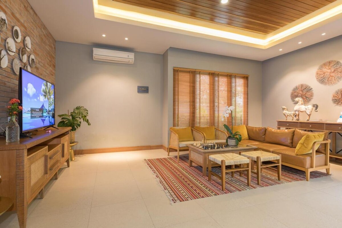 Lush Teakwood Sanctuary 2 Bedroom Private Villa in Canggu — image 9