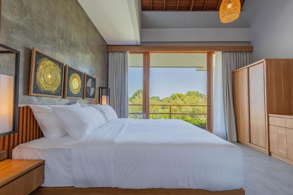 Rice Field Sanctuary 2 Bedroom Private Villa in Canggu — image 5
