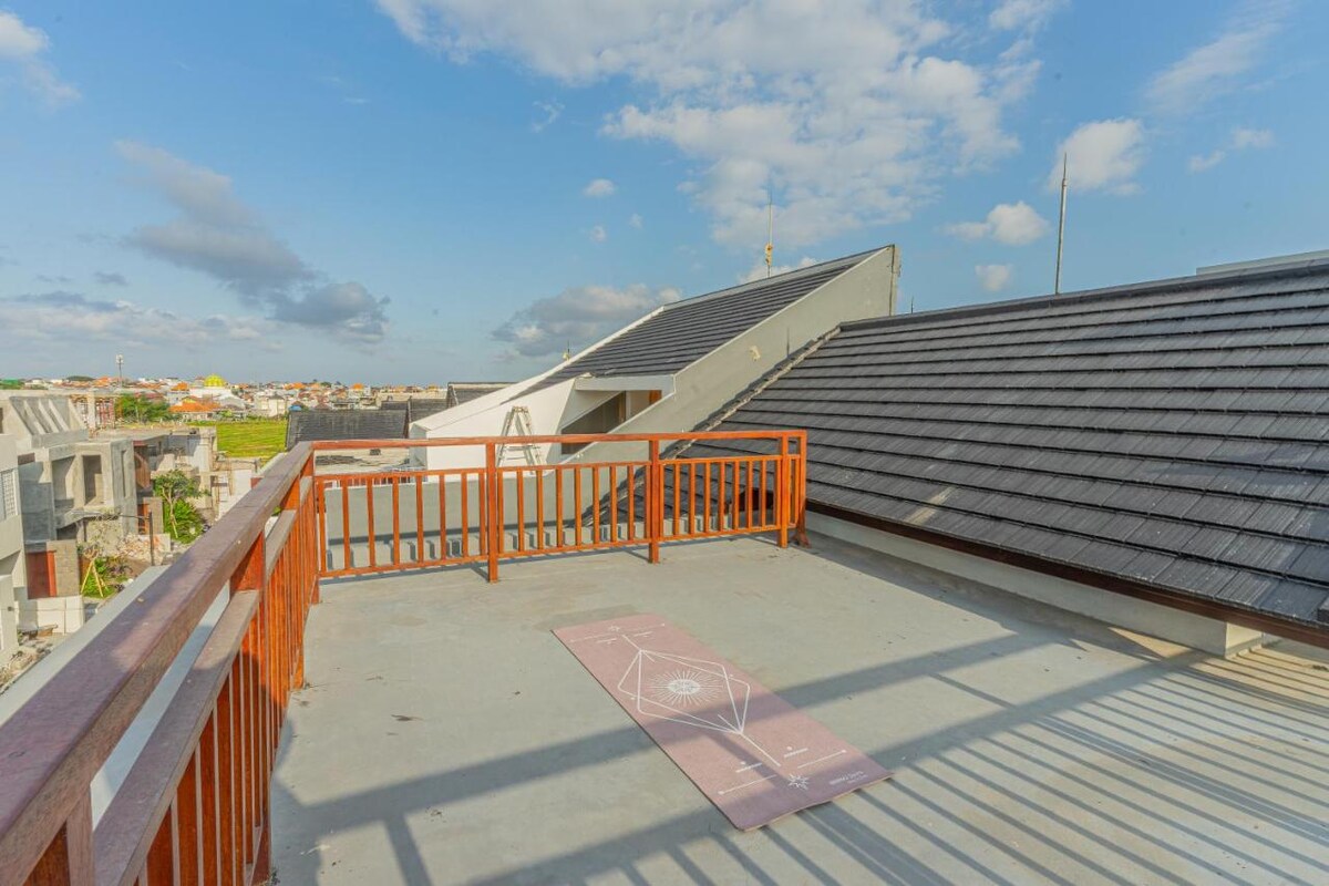 Walkable Hotspot Haven 3 Bedroom Private Villa in Canggu — image 1