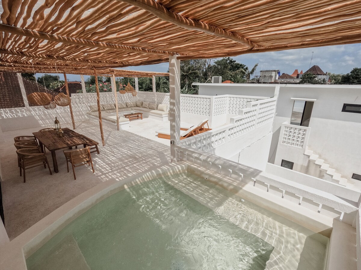 Sleek Designer Retreat 4 Bedroom Private Villa in Canggu — image 8