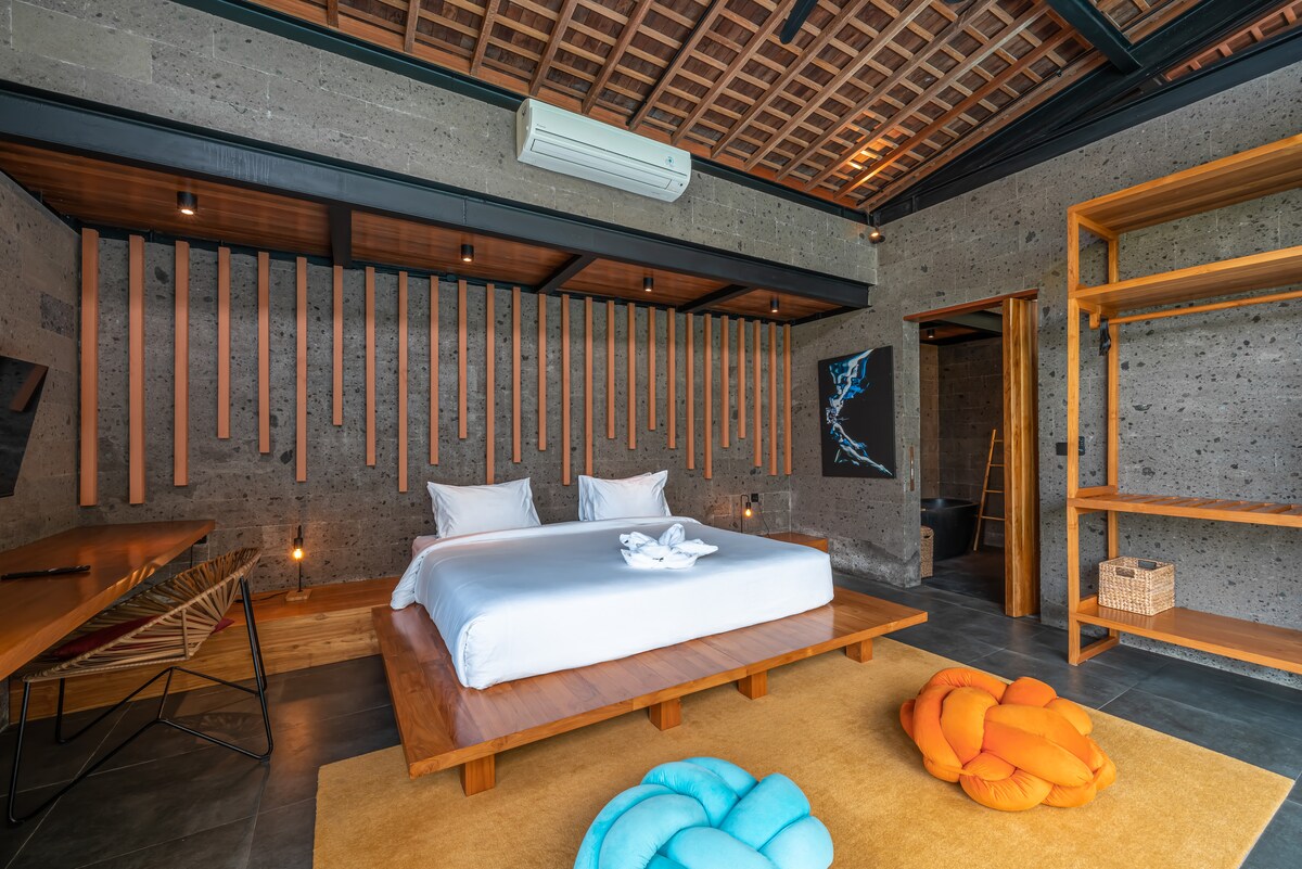 Yeh Gangga — 8BR Villa Rental in Pererenan — image 11