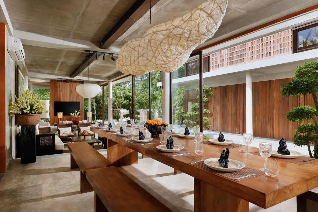 Tropical Garden Estate 7 Bedroom Private Villa in Canggu — image 11