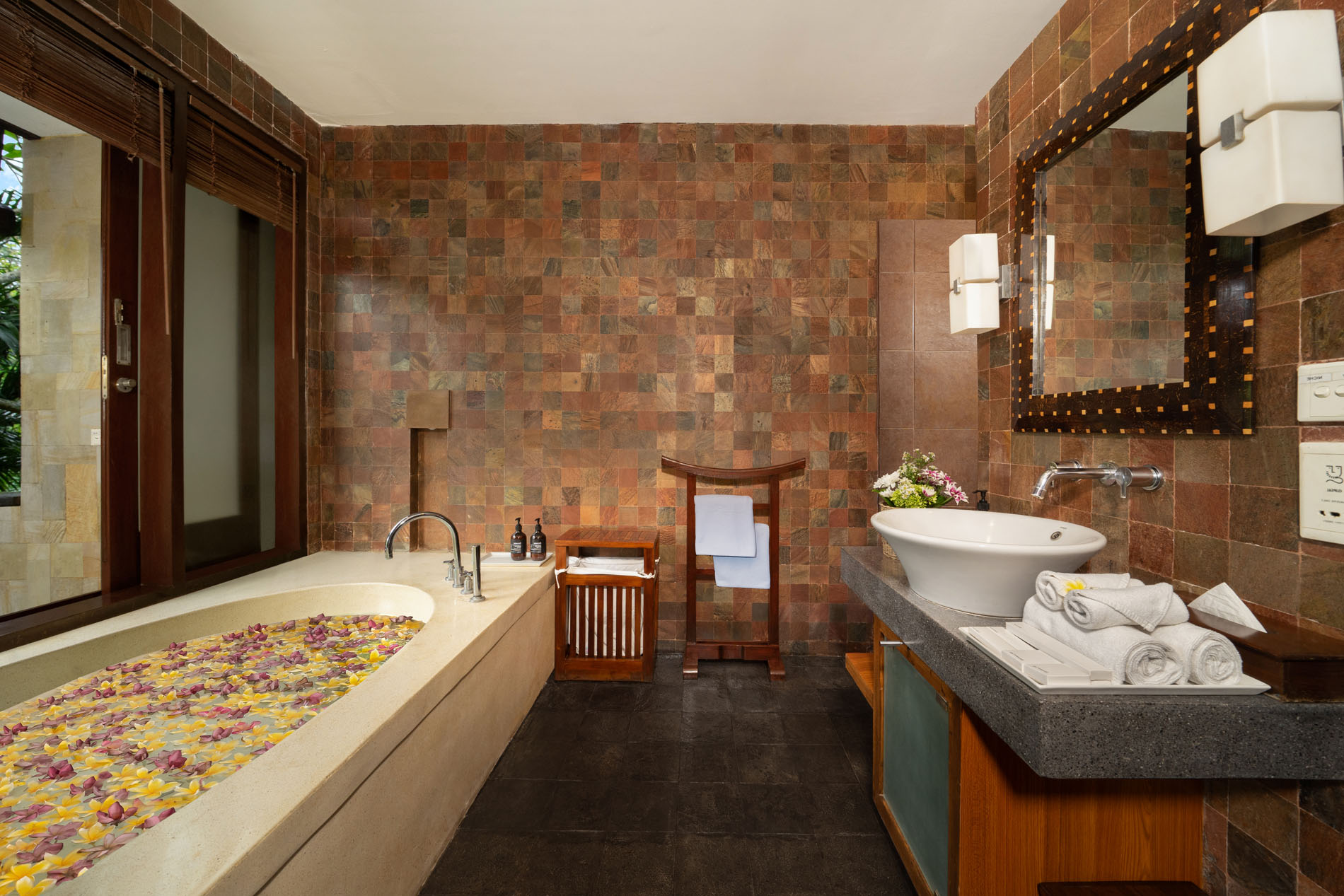 Villa Ambiente | 4 Bedroom Luxury Private Villa Jimbaran — image 17