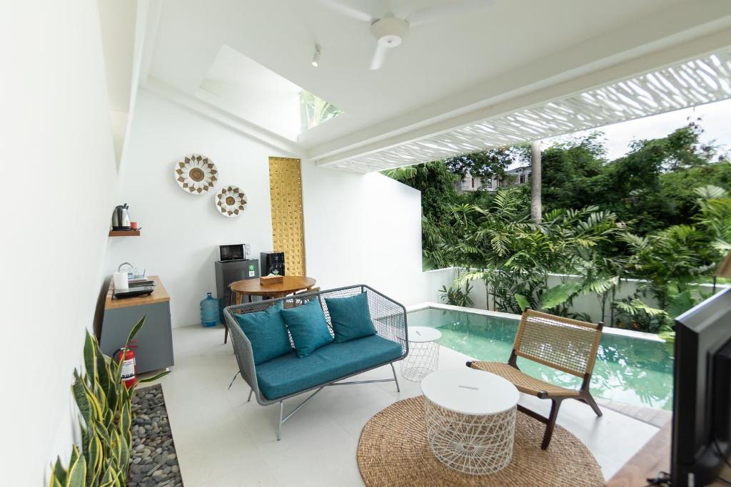 Minimalist Tropical Haven 2 Bedroom Private Villa in Canggu — image 4