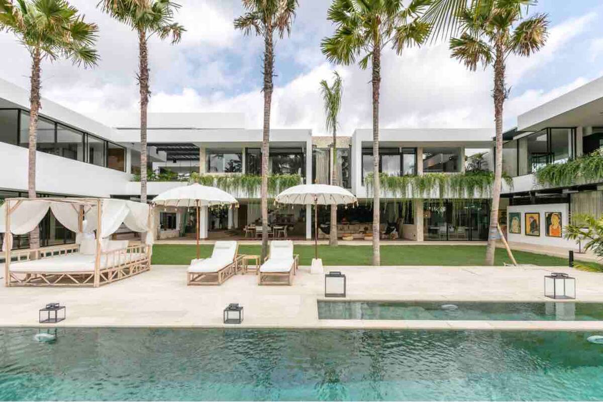 Sapta Bayuh Luxury villa — 7BR Villa Rental in Canggu