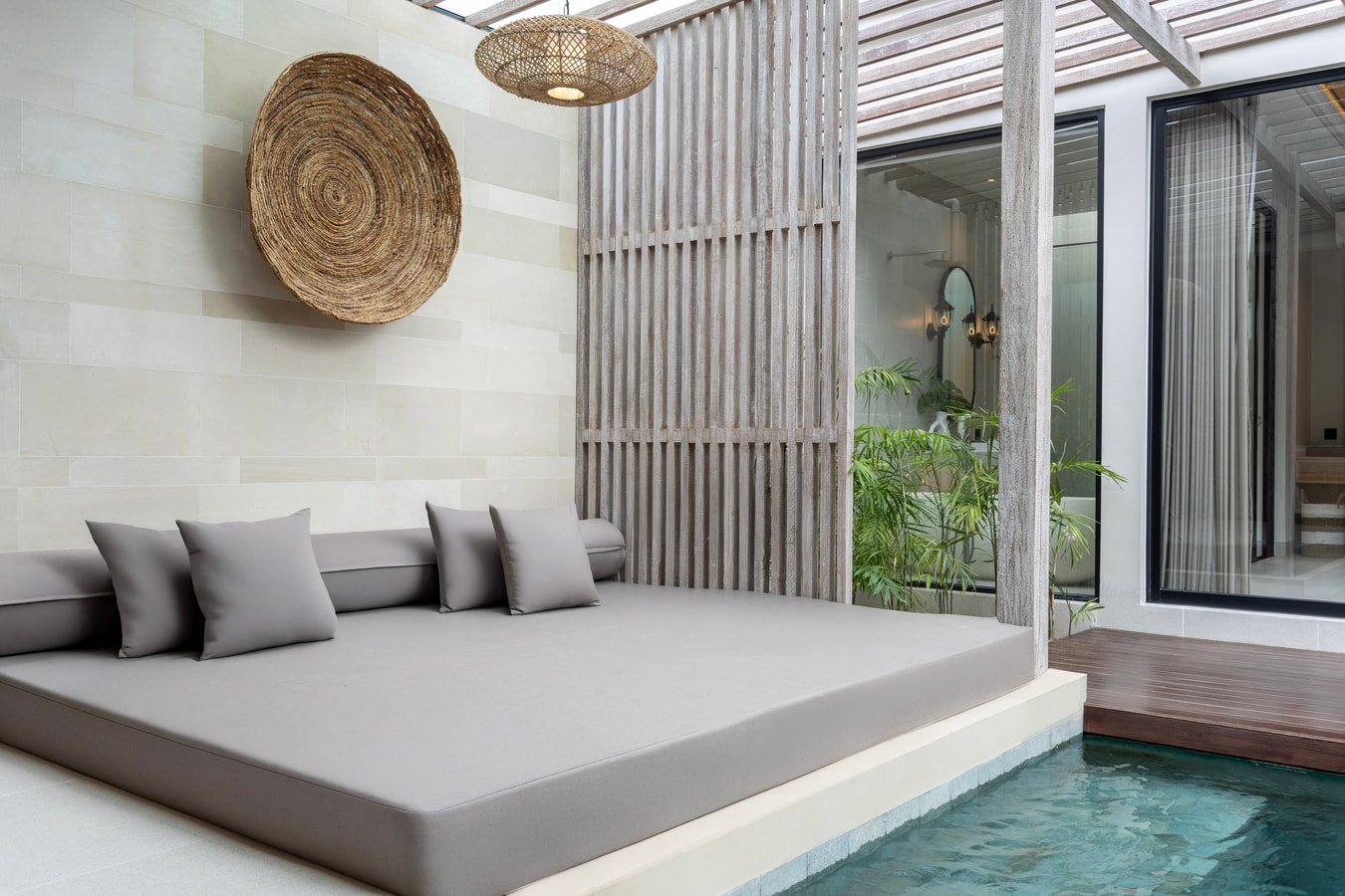 Deneva - Pool & Bathtub Villa, Near Berawa Beach in Canggu, Bali — image 9