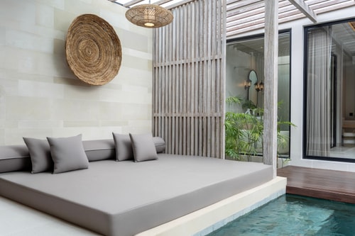 Deneva - Pool & Bathtub Villa, Near Berawa Beach in Canggu, Bali — image 8