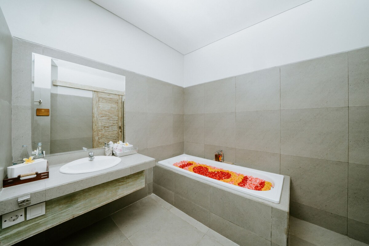 Stylish Beachside Nook 1 Bedroom Private Villa in Canggu — image 9