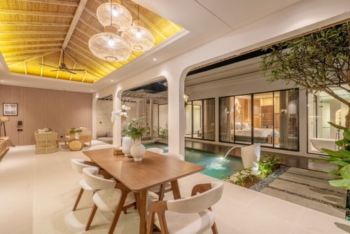 Deneva 8 - Bathtub & Pool Villa, Near Berawa Beach in Canggu, Bali — image 1