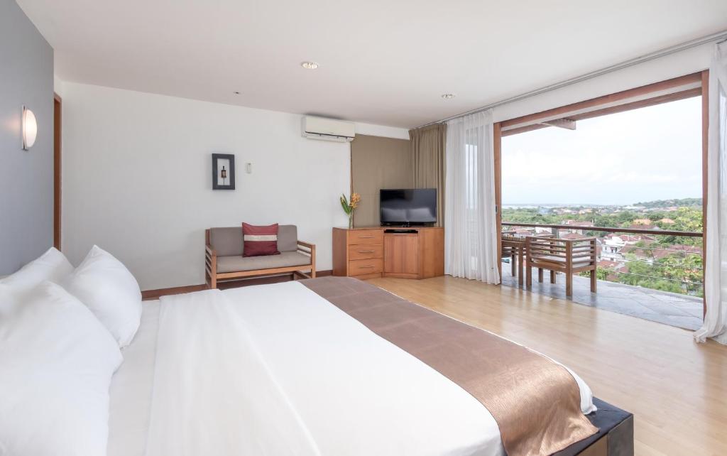 Grand Coastal Marvel Private Villa in Jimbaran — image 3