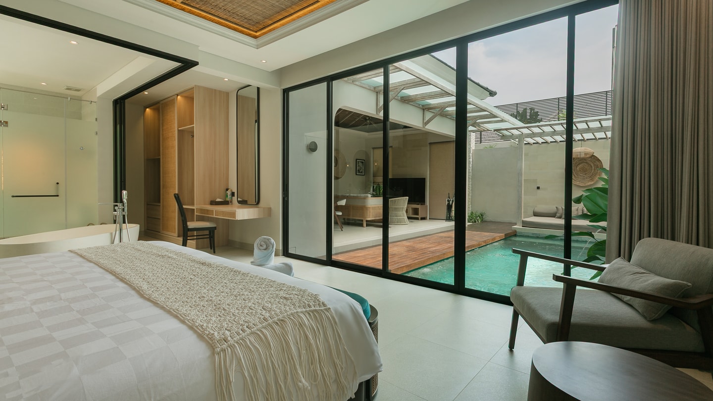 Deneva - Private Pool & Bathtub, Near Berawa Beach in Canggu, Bali — image 7