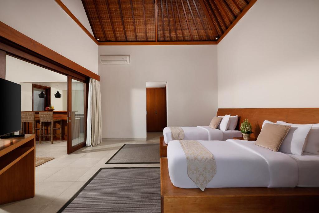 Vibrant Poolside Energy 6 Bedroom Private Villa in Canggu — image 7