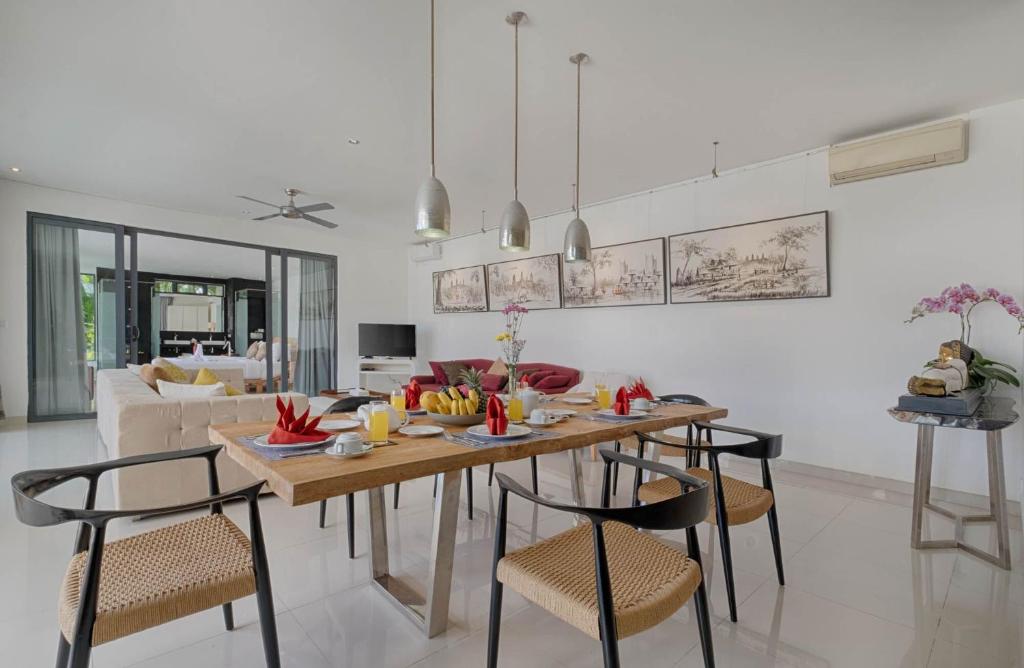 Romantic Garden Retreat 3 Bedroom Private Villa in Canggu — image 10