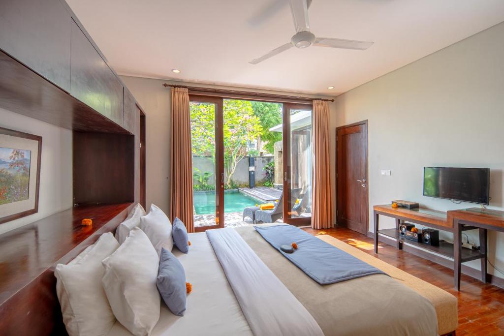 Luxe Amenity Retreat 3 Bedroom Private Villa in Canggu — image 10