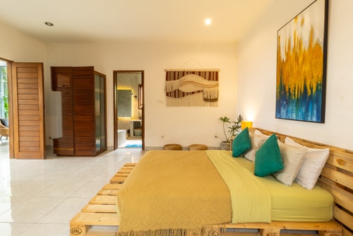 Casa Sweet Lips - 3BR Villa with Pool, Canggu in Pererenan, Bali — image 6