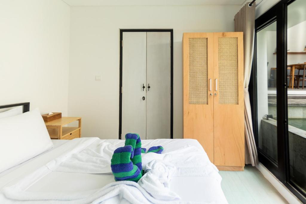 Minimalist Modern Retreat 2 Bedroom Private Villa in Canggu — image 3