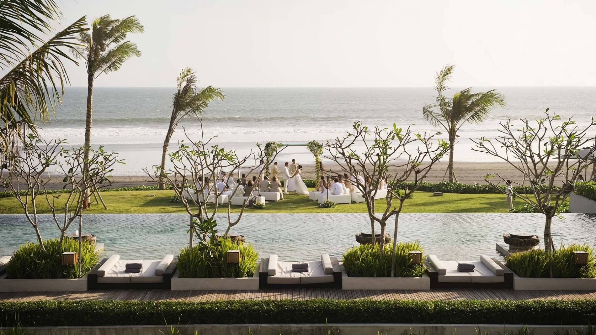 6 Bedrooms Beachfront Villa in tabanan