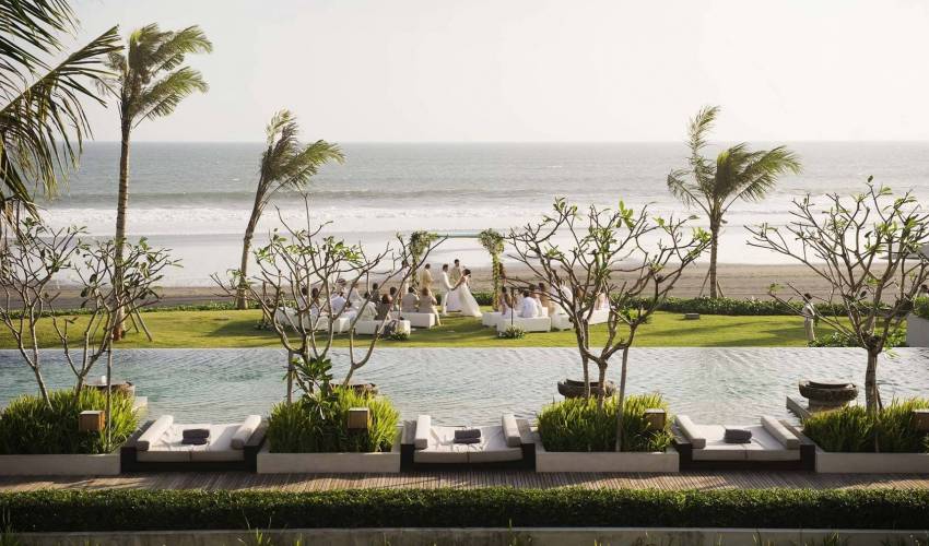 6 Bedrooms Beachfront Villa in tabanan — image 2
