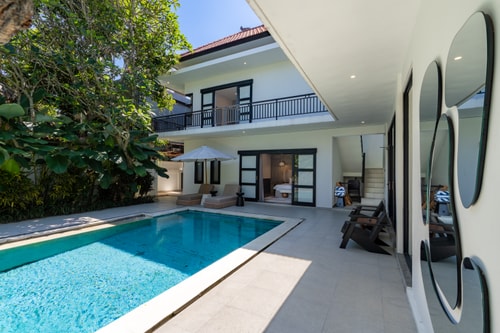 Canggu Designer 3BR Villa - Private Pool & Balcony in Pererenan, Bali — image 12