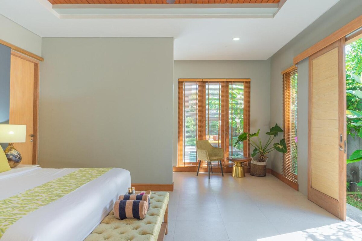 Lush Teakwood Sanctuary 2 Bedroom Private Villa in Canggu — image 6