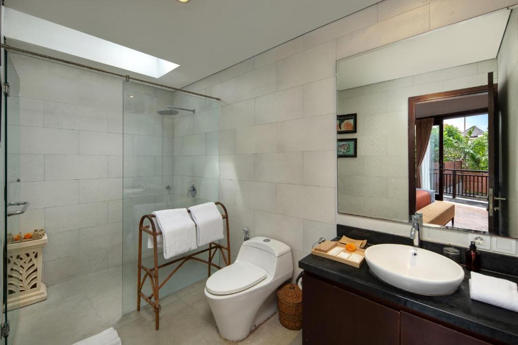 Poolside Balcony Retreat 2 Bedroom Private Villa in Canggu — image 1