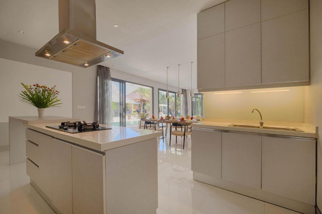 Homely Tropical Nest 3 Bedroom Private Villa in Canggu — image 4