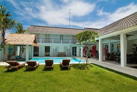 Spacious 6-Bedroom Villa in the Heart of Seminyak – BVI47005