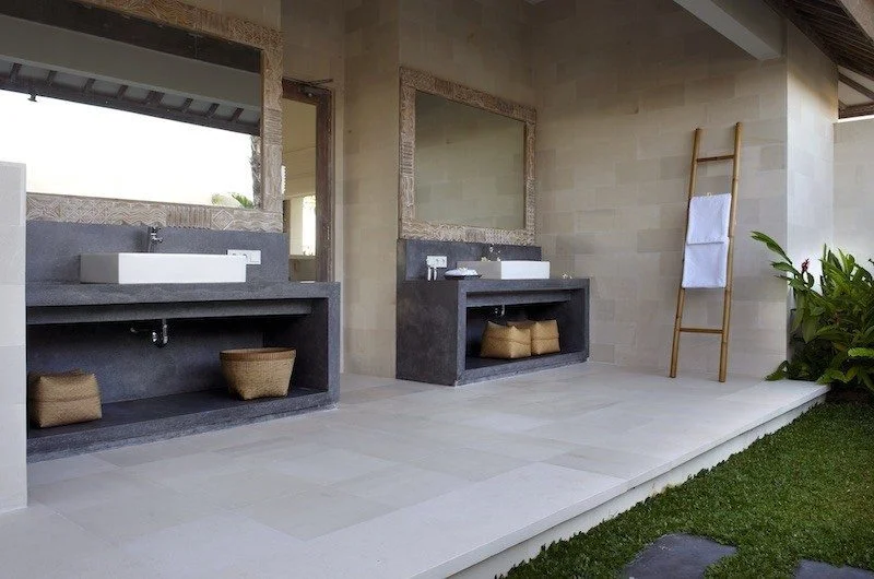 Serene 6-Bedroom Designer Villa with Ocean & Volcano Views – Bali — image 11