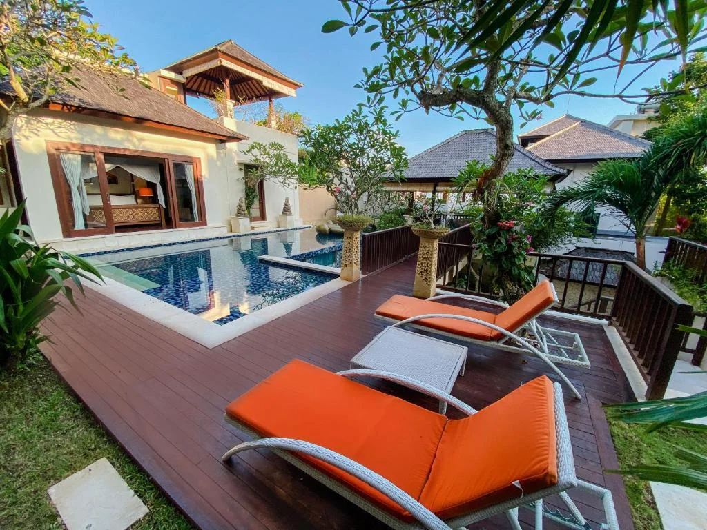Villa Uluwatu BVI48640: Traditional Balinese 4-Bedroom Villa with Modern Touches