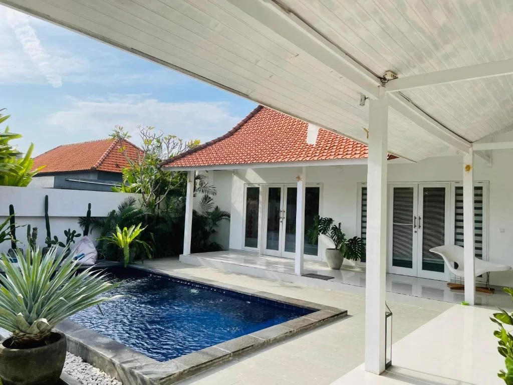 Villa Canggu – Stylish 3-Bedroom Private Villa with Pool Near Batu Bolong Beach – BVI48685