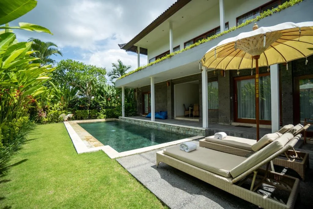 Spacious 7-Bedroom Private Villas – Tropical Oasis Near Bali’s Famous Surf Beaches — image 11