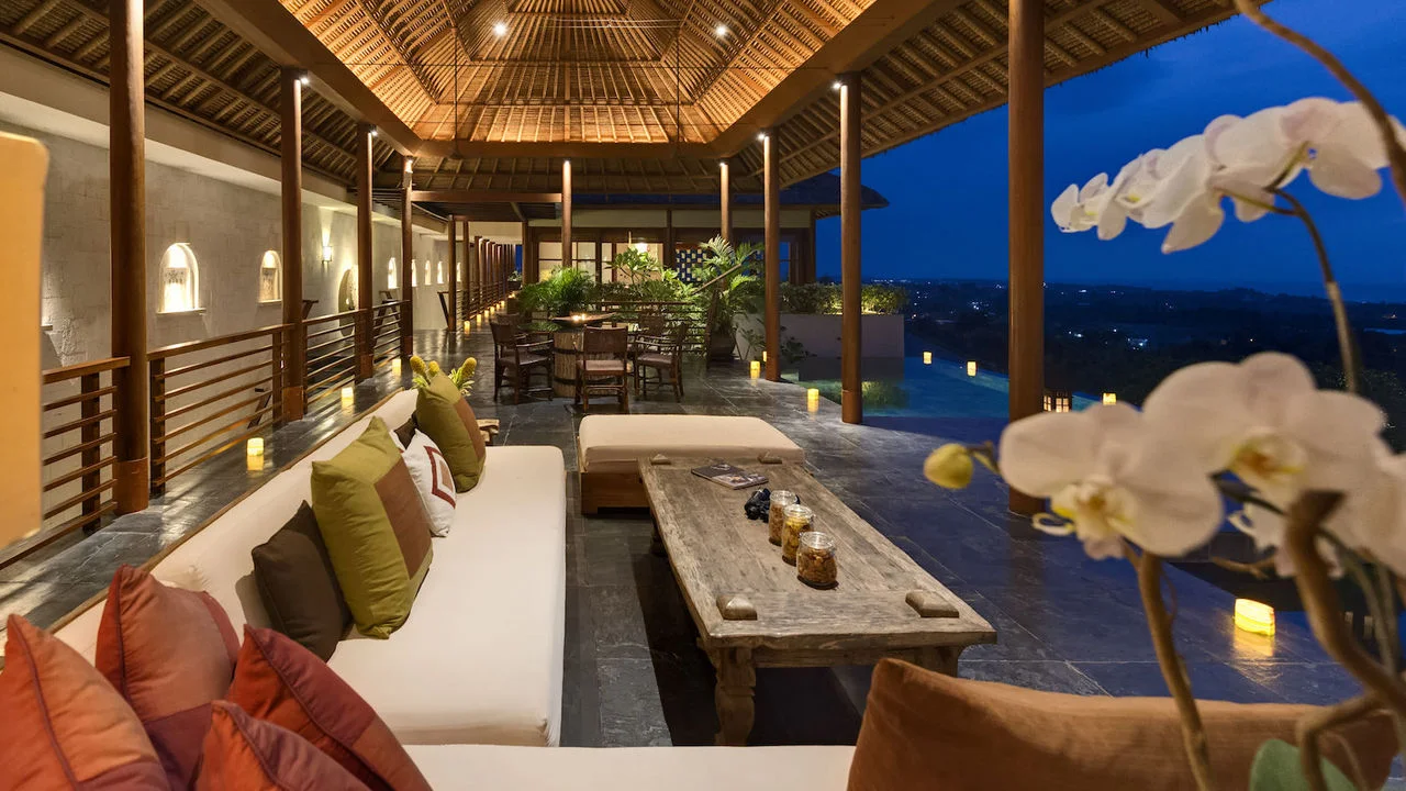 6-Bedroom Luxury Villa on the Hill in Jimbaran — image 4