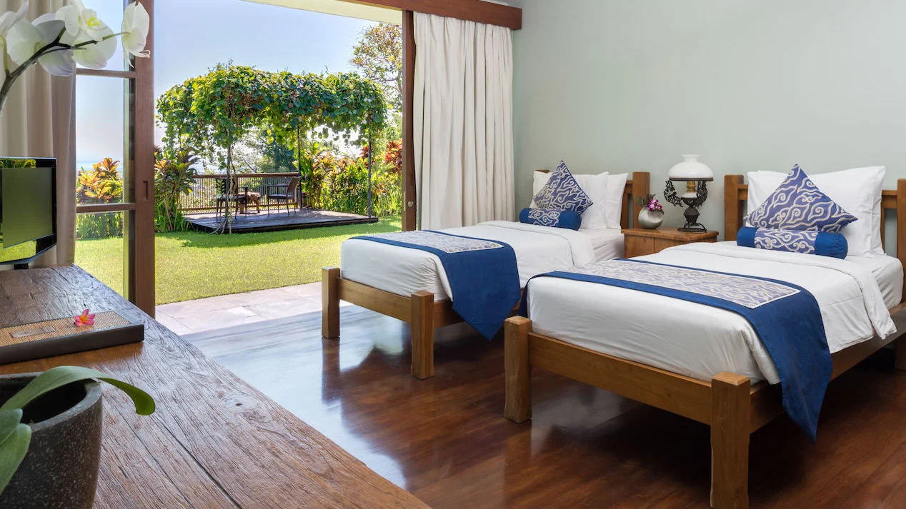 6-Bedroom Luxury Villa on the Hill in Jimbaran — image 19