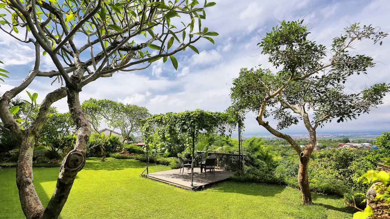 6-Bedroom Luxury Villa on the Hill in Jimbaran — image 8