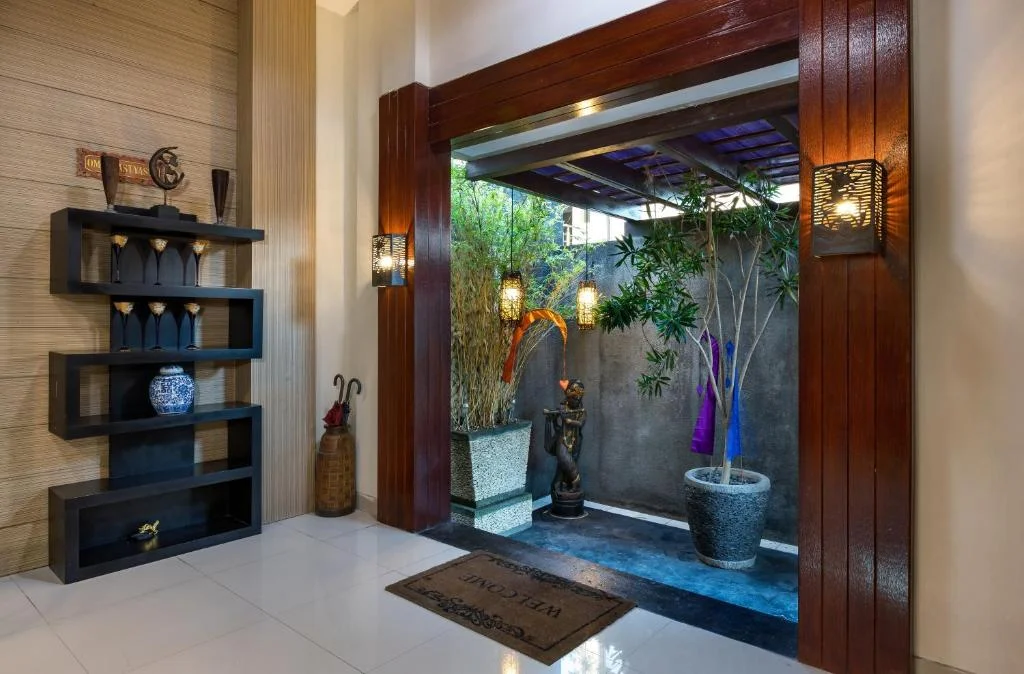 Elegant 6-Bedroom Villa with Huge Sofa Lounge & Open-Air Living in Nusa Dua — image 15