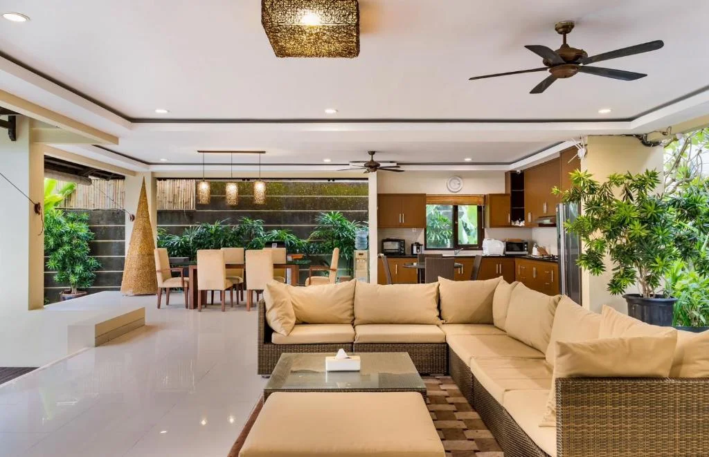 Elegant 6-Bedroom Villa with Huge Sofa Lounge & Open-Air Living in Nusa Dua — image 12