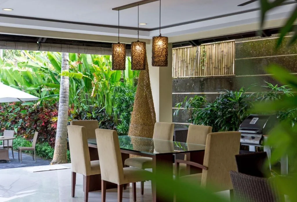 Elegant 6-Bedroom Villa with Huge Sofa Lounge & Open-Air Living in Nusa Dua — image 11