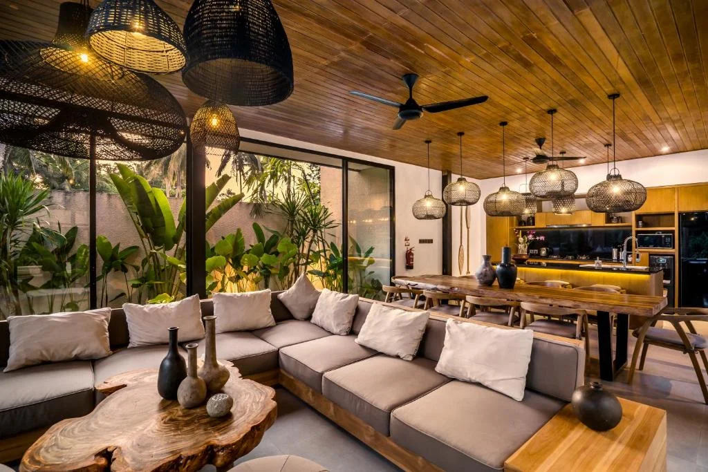 Elegant 4-Bedroom Jungle Villa Near Ubud Center with Infinity Pool — image 18
