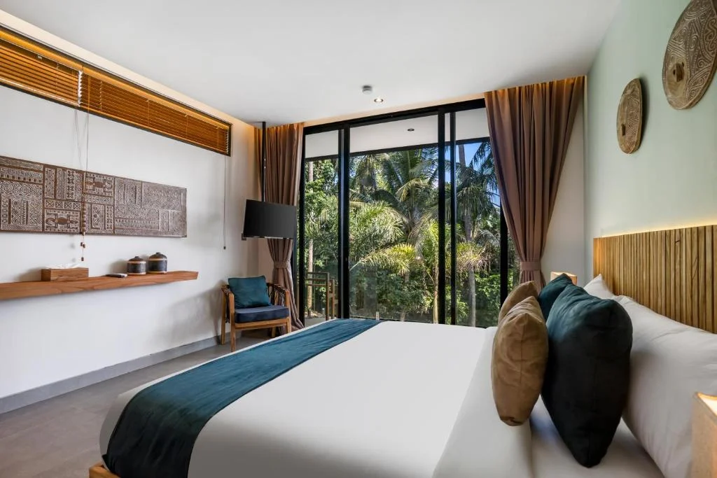 Elegant 4-Bedroom Jungle Villa Near Ubud Center with Infinity Pool — image 12