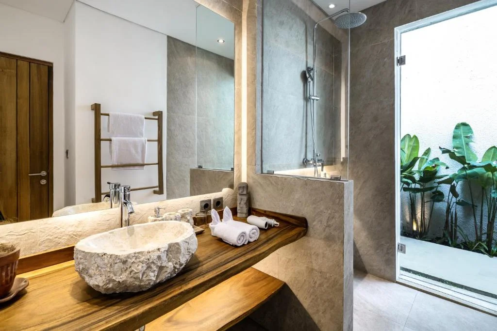 5BR Modern Luxury Villa in Pejeng Kawan, Ubud – Pool & Garden Oasis — image 16